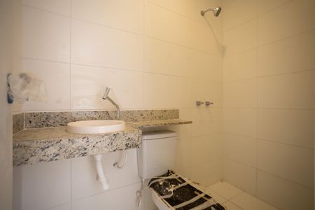 Casa para alugar com 80m², 2 quartos e sem vaga Casa para alugar com 80m², 2 quartos e sem vagaBanheiro Social