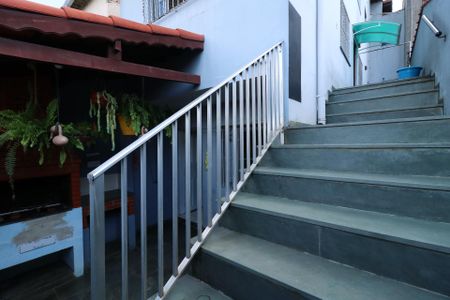 Casa à venda com 200m², 3 quartos e 2 vagasEscada externa