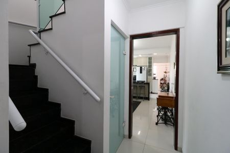 Casa à venda com 200m², 3 quartos e 2 vagasCorredor piso inferior