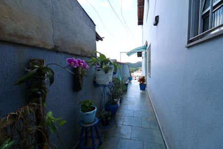 Casa à venda com 200m², 3 quartos e 2 vagasCorredor externo