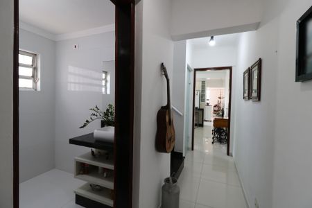 Casa à venda com 200m², 3 quartos e 2 vagasCorredor piso inferior