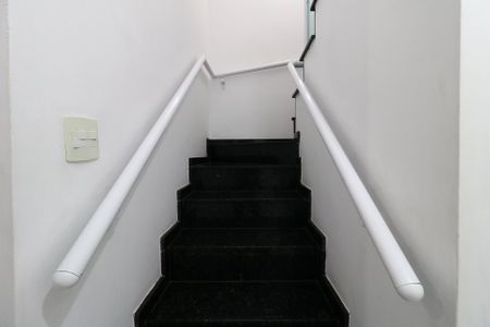 Casa à venda com 200m², 3 quartos e 2 vagasEscada