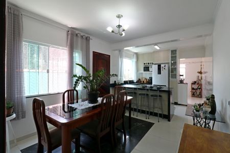 Casa à venda com 200m², 3 quartos e 2 vagasCozinha