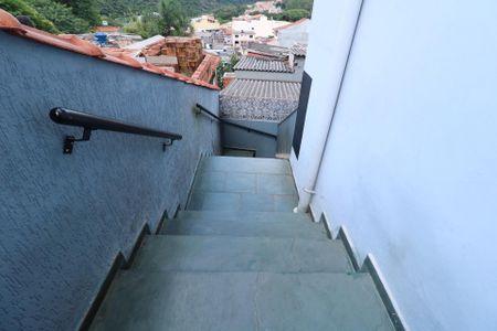 Casa à venda com 200m², 3 quartos e 2 vagasEscada externa