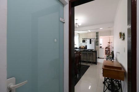 Casa à venda com 200m², 3 quartos e 2 vagasCorredor piso inferior