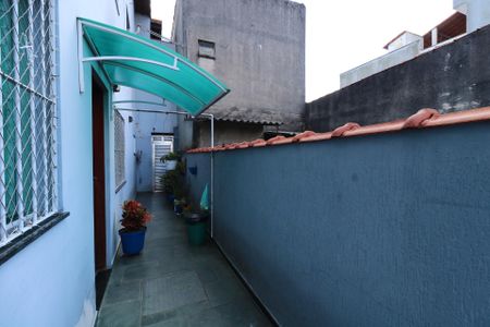 Casa à venda com 200m², 3 quartos e 2 vagasCorredor externo
