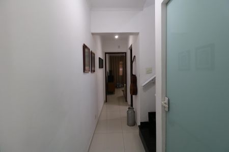 Casa à venda com 200m², 3 quartos e 2 vagasCorredor piso inferior