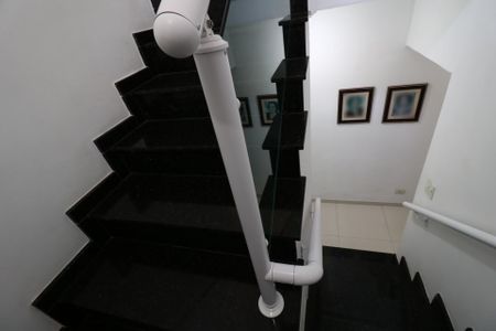 Casa à venda com 200m², 3 quartos e 2 vagasEscada