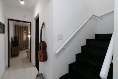 Casa à venda com 200m², 3 quartos e 2 vagasCorredor piso inferior