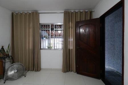 Casa à venda com 200m², 3 quartos e 2 vagasSala