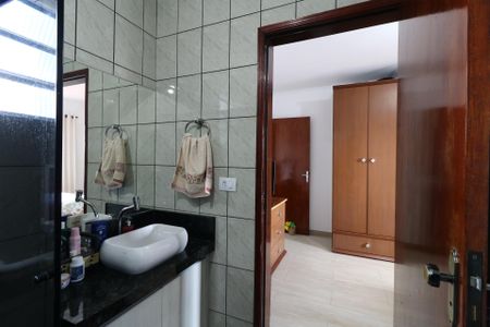 Casa à venda com 200m², 3 quartos e 2 vagasBanheiro da Suíte