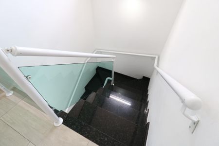 Casa à venda com 200m², 3 quartos e 2 vagasEscada