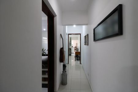 Casa à venda com 200m², 3 quartos e 2 vagasCorredor piso inferior
