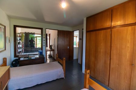 Casa de condomínio à venda com 392m², 4 quartos e 4 vagas Casa de condomínio à venda com 392m², 4 quartos e 4 vagasSuíte 2