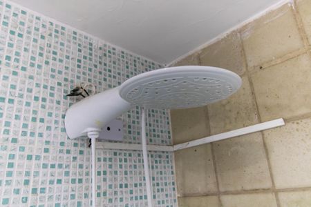 Casa de condomínio à venda com 392m², 4 quartos e 4 vagas Casa de condomínio à venda com 392m², 4 quartos e 4 vagasChuveiro