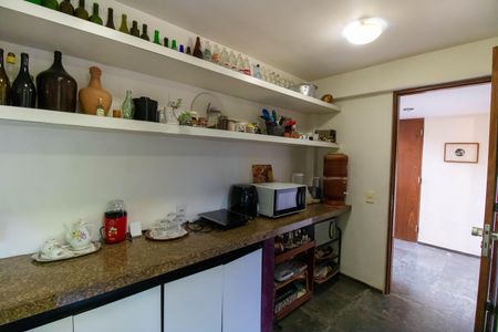 Casa de condomínio à venda com 392m², 4 quartos e 4 vagas Casa de condomínio à venda com 392m², 4 quartos e 4 vagasCozinha