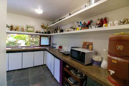 Casa de condomínio à venda com 392m², 4 quartos e 4 vagas Casa de condomínio à venda com 392m², 4 quartos e 4 vagasCozinha