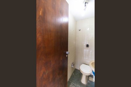 Casa de condomínio à venda com 392m², 4 quartos e 4 vagas Casa de condomínio à venda com 392m², 4 quartos e 4 vagasBanheiro Externo