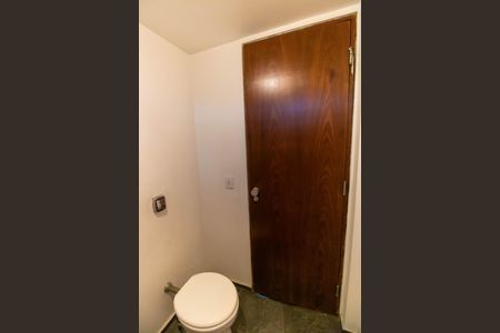 Casa de condomínio à venda com 392m², 4 quartos e 4 vagas Casa de condomínio à venda com 392m², 4 quartos e 4 vagasLavabo