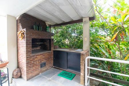 Casa de condomínio à venda com 392m², 4 quartos e 4 vagas Casa de condomínio à venda com 392m², 4 quartos e 4 vagasÁrea externa