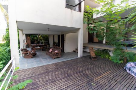 Casa de condomínio à venda com 392m², 4 quartos e 4 vagas Casa de condomínio à venda com 392m², 4 quartos e 4 vagasÁrea externa