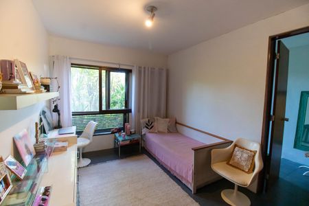 Casa de condomínio à venda com 392m², 4 quartos e 4 vagas Casa de condomínio à venda com 392m², 4 quartos e 4 vagasSuíte 1