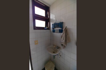 Casa de condomínio à venda com 392m², 4 quartos e 4 vagas Casa de condomínio à venda com 392m², 4 quartos e 4 vagasBanheiro de serviço