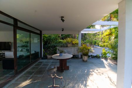 Casa de condomínio à venda com 392m², 4 quartos e 4 vagas Casa de condomínio à venda com 392m², 4 quartos e 4 vagasVaranda da Sala