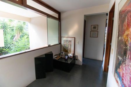 Casa de condomínio à venda com 392m², 4 quartos e 4 vagas Casa de condomínio à venda com 392m², 4 quartos e 4 vagasHall