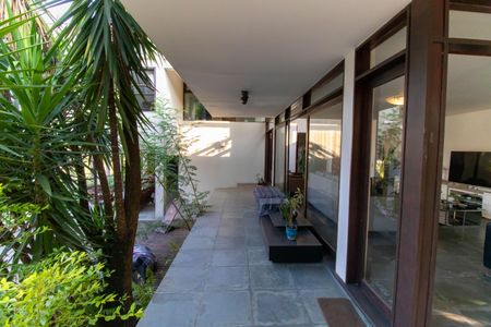 Casa de condomínio à venda com 392m², 4 quartos e 4 vagas Casa de condomínio à venda com 392m², 4 quartos e 4 vagasVaranda da Sala