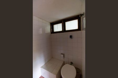 Casa de condomínio à venda com 392m², 4 quartos e 4 vagas Casa de condomínio à venda com 392m², 4 quartos e 4 vagasBanheiro da Suíte Externa