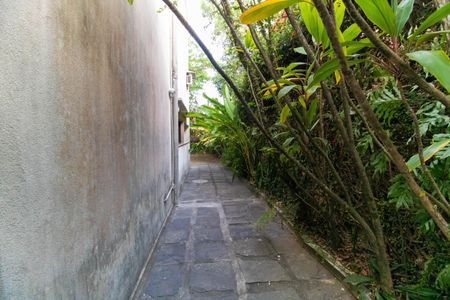 Casa de condomínio à venda com 392m², 4 quartos e 4 vagas Casa de condomínio à venda com 392m², 4 quartos e 4 vagasÁrea externa