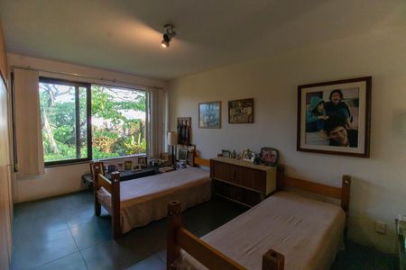 Casa de condomínio à venda com 392m², 4 quartos e 4 vagas Casa de condomínio à venda com 392m², 4 quartos e 4 vagasSuíte 2