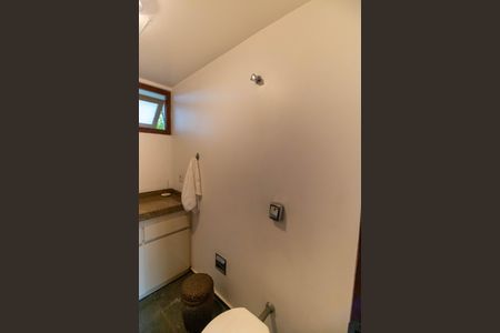 Casa de condomínio à venda com 392m², 4 quartos e 4 vagas Casa de condomínio à venda com 392m², 4 quartos e 4 vagasLavabo