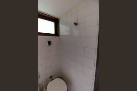 Casa de condomínio à venda com 392m², 4 quartos e 4 vagas Casa de condomínio à venda com 392m², 4 quartos e 4 vagasBanheiro da Suíte Externa