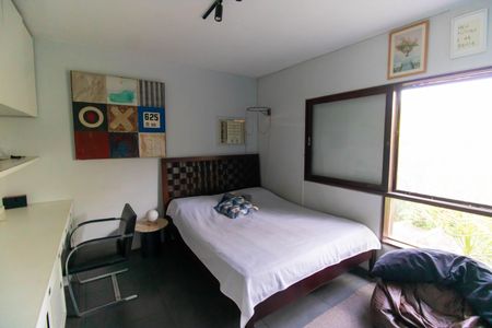 Casa de condomínio à venda com 392m², 4 quartos e 4 vagas Casa de condomínio à venda com 392m², 4 quartos e 4 vagasQuarto 2