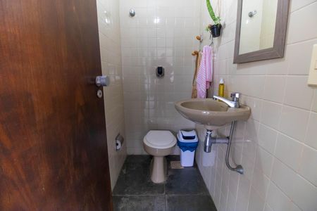 Casa de condomínio à venda com 392m², 4 quartos e 4 vagas Casa de condomínio à venda com 392m², 4 quartos e 4 vagasBnaheiro Externo