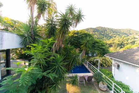 Casa de condomínio à venda com 392m², 4 quartos e 4 vagas Casa de condomínio à venda com 392m², 4 quartos e 4 vagasVista do Quarto 1