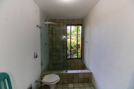 Casa de condomínio à venda com 392m², 4 quartos e 4 vagas Casa de condomínio à venda com 392m², 4 quartos e 4 vagasBanheiro da Suíte 1