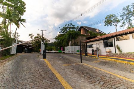 Casa de condomínio à venda com 392m², 4 quartos e 4 vagas Casa de condomínio à venda com 392m², 4 quartos e 4 vagasFachada do Condomínio