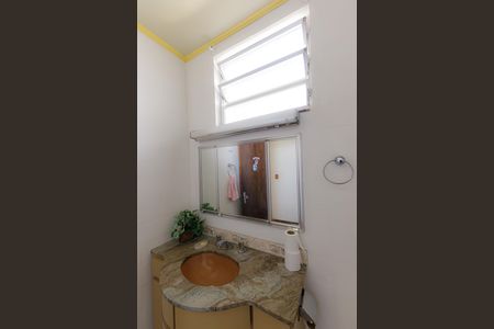 Casa para alugar com 130m², 2 quartos e 3 vagas Casa para alugar com 130m², 2 quartos e 3 vagasBanheiro Corredor