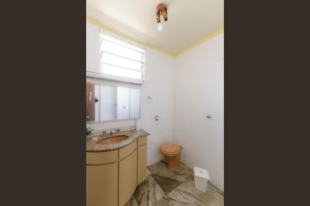 Casa para alugar com 130m², 2 quartos e 3 vagas Casa para alugar com 130m², 2 quartos e 3 vagasBanheiro Corredor