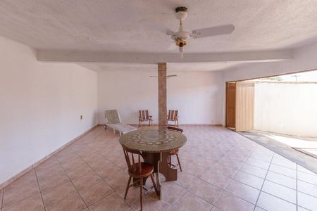 Casa para alugar com 130m², 2 quartos e 3 vagas Casa para alugar com 130m², 2 quartos e 3 vagasÁrea comum