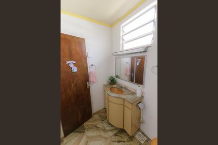 Casa para alugar com 130m², 2 quartos e 3 vagas Casa para alugar com 130m², 2 quartos e 3 vagasBanheiro Corredor