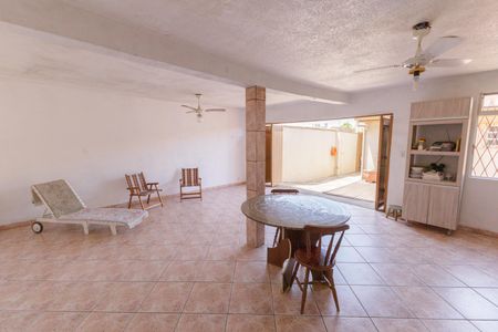 Casa para alugar com 130m², 2 quartos e 3 vagas Casa para alugar com 130m², 2 quartos e 3 vagasÁrea comum