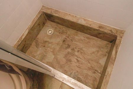 Casa para alugar com 130m², 2 quartos e 3 vagas Casa para alugar com 130m², 2 quartos e 3 vagasbanheiro da