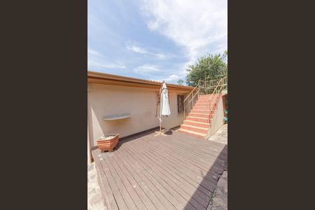 Casa para alugar com 130m², 2 quartos e 3 vagas Casa para alugar com 130m², 2 quartos e 3 vagasÁrea externa