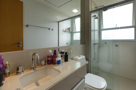 Apartamento para alugar com 75m², 2 quartos e 2 vagas Apartamento para alugar com 75m², 2 quartos e 2 vagasBanheiro da Suíte 1