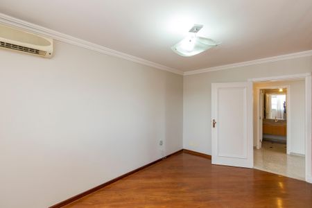 Apartamento à venda com 270m², 3 quartos e 5 vagas Apartamento à venda com 270m², 3 quartos e 5 vagasEscritório