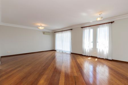 Apartamento à venda com 270m², 3 quartos e 5 vagas Apartamento à venda com 270m², 3 quartos e 5 vagasSala